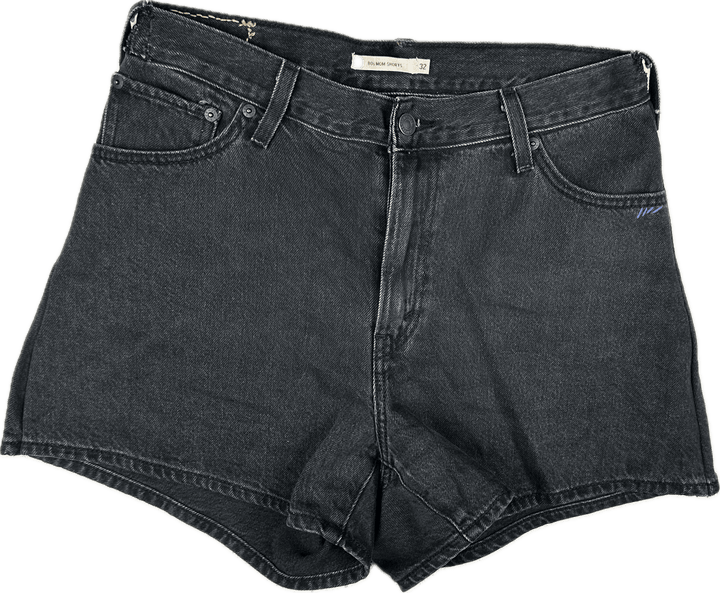 Levis Ladies Black 80s Mom Shorts  - Size 32