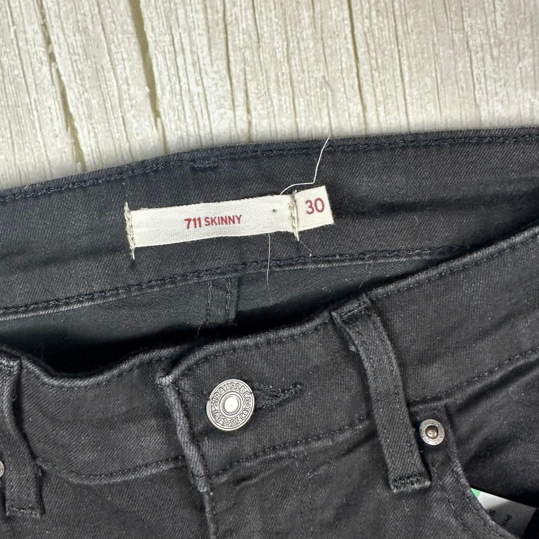 Levis 711 Black Mid Rise Skinny Jeans -Size 30 - Jean Pool