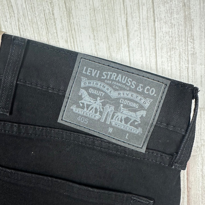 NWT- Levis 405 Mens Black Denim Shorts B&T -Size 54"