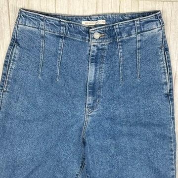 Levis Ladies ‘High Waisted Taper' Hollywood  Jeans- Size 30