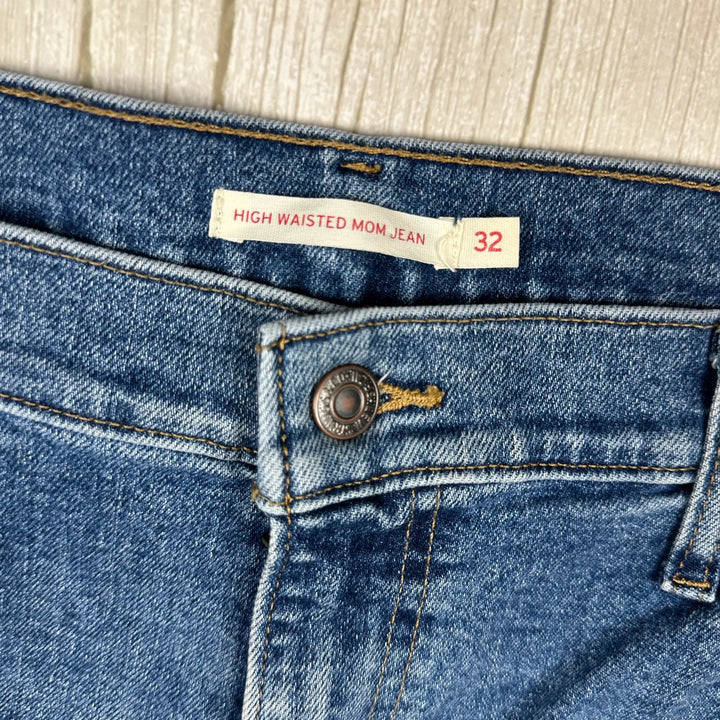 Levis Ladies ‘High Waisted Mom Jean'  - Size 32