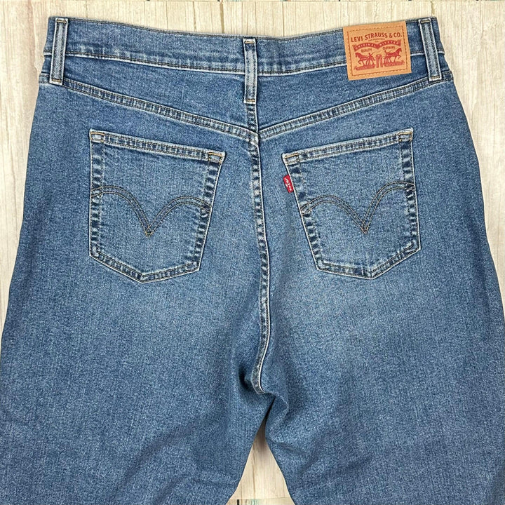 Levis Ladies ‘High Waisted Mom Jean'  - Size 32