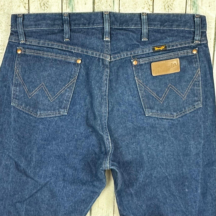 Wrangler Classic Straight Fit Jeans - Size 34/32 - Jean Pool