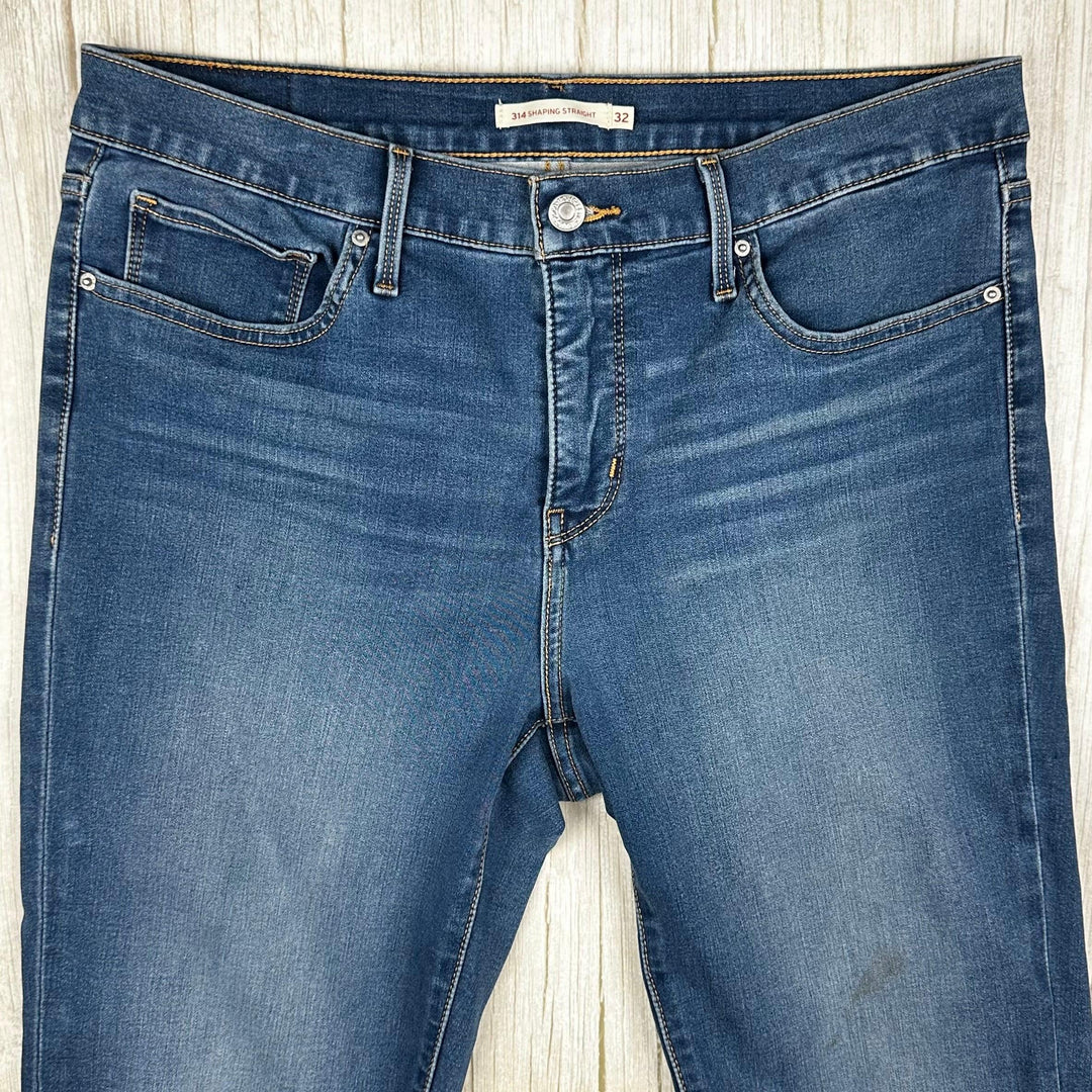 Levis 314 Shaping Ladies Straight Jeans - Size 32 (14AU)