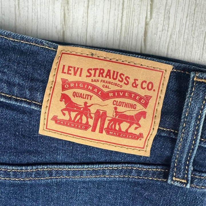 Levis  'High Rise Wide Leg' Jeans -Size 29