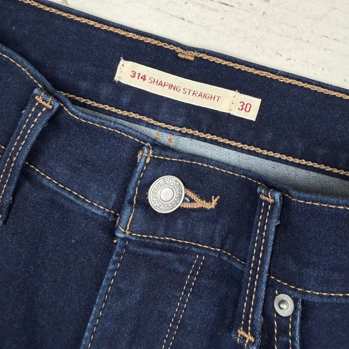 Levis Ladies 314 Shaping Straight Jeans -Size 30