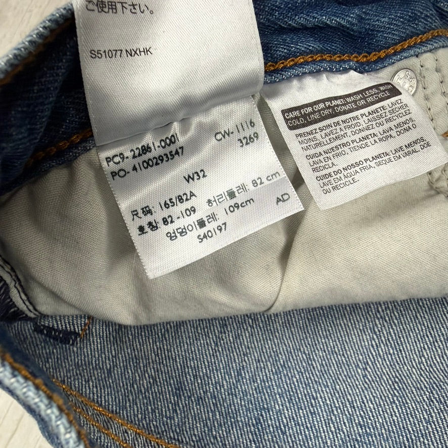 Levis ‘Wedgie Straight’ Ladies Button Fly Denim Jeans   - Size 32