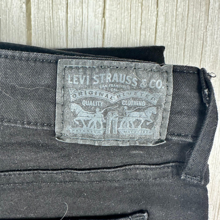 Levis 711 Black Mid Rise Skinny Jeans -Size 30 - Jean Pool