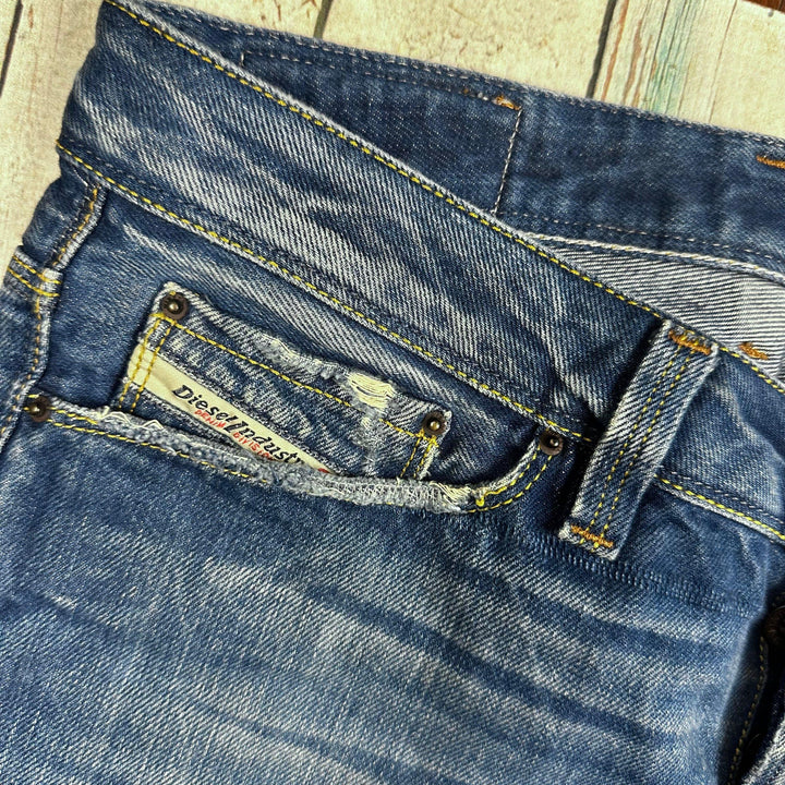 Diesel 'Keever' Denim Straight Leg Jeans -Size 30 - Jean Pool