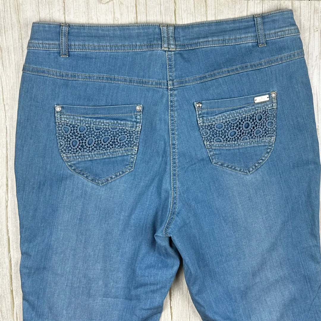 Basler 'Julienne' Mid Slim Crop Jeans - Size 16