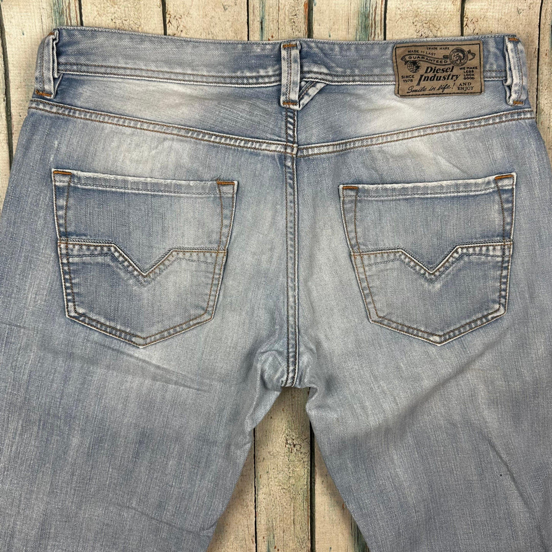Diesel 'Larkee' Denim Easy Fit Jeans -Size 34/30 - Jean Pool