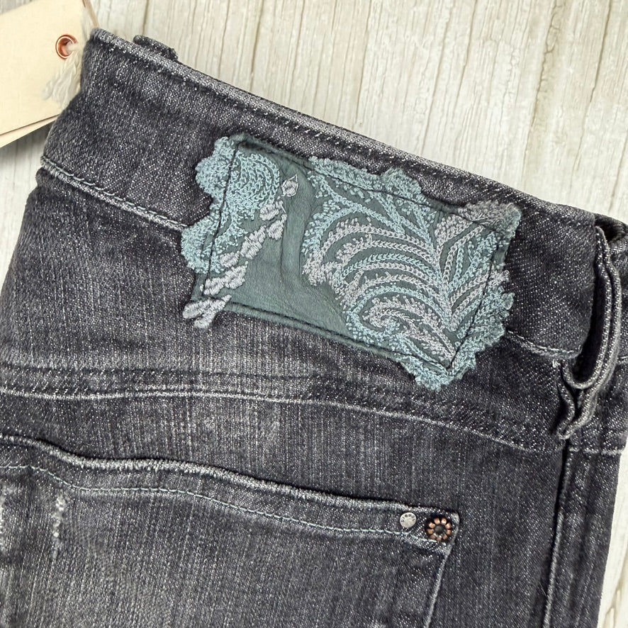 NWT- Diesel Y2K Ladies 'Lhela' Slim  Straight Low Rise Jeans -Size 24/32