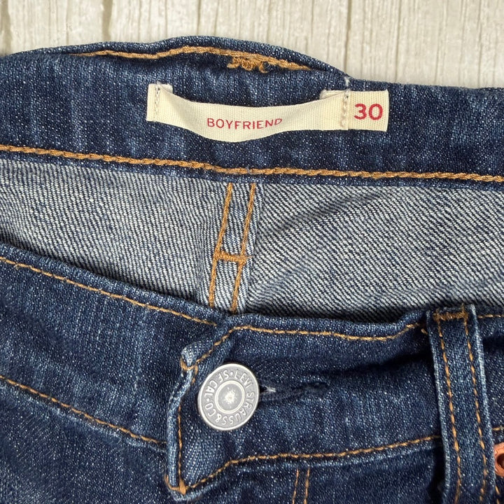 Levi's Mid Rise Boyfriend Jeans - Size 30 or 12AU