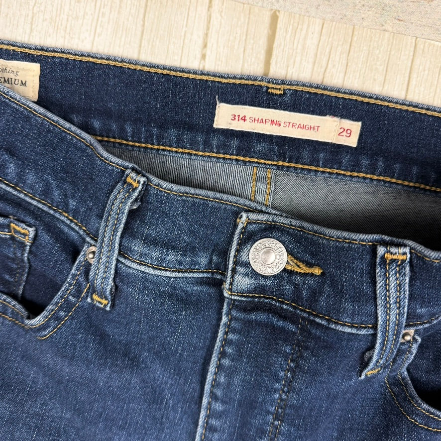 Levis Ladies 314 Shaping Straight Jeans -Size 29R