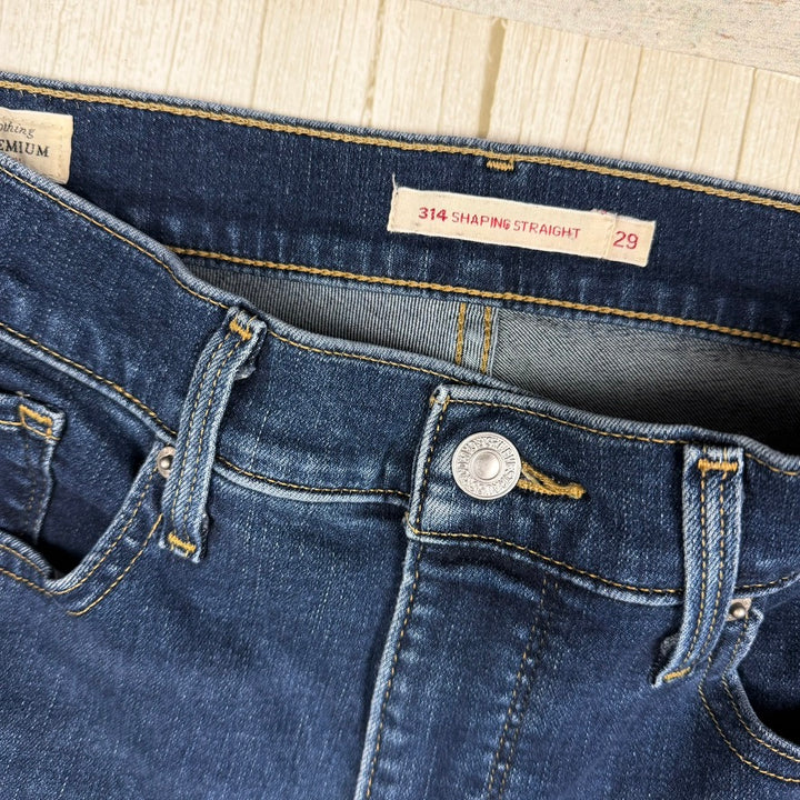 Levis Ladies 314 Shaping Straight Jeans -Size 29R