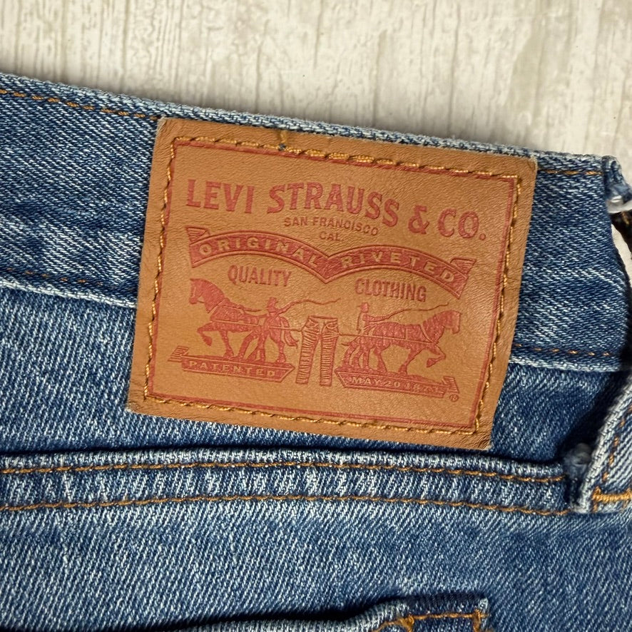 Levis ‘Wedgie Straight’ Ladies Button Fly Denim Jeans   - Size 32