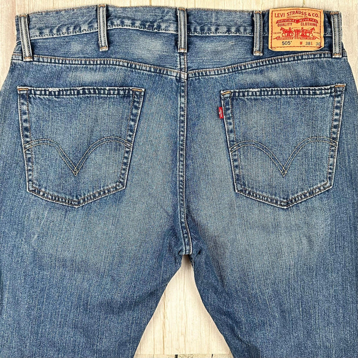 Levis 505 Mid Blue Wash Regular Fit -Size 38/28 - Jean Pool