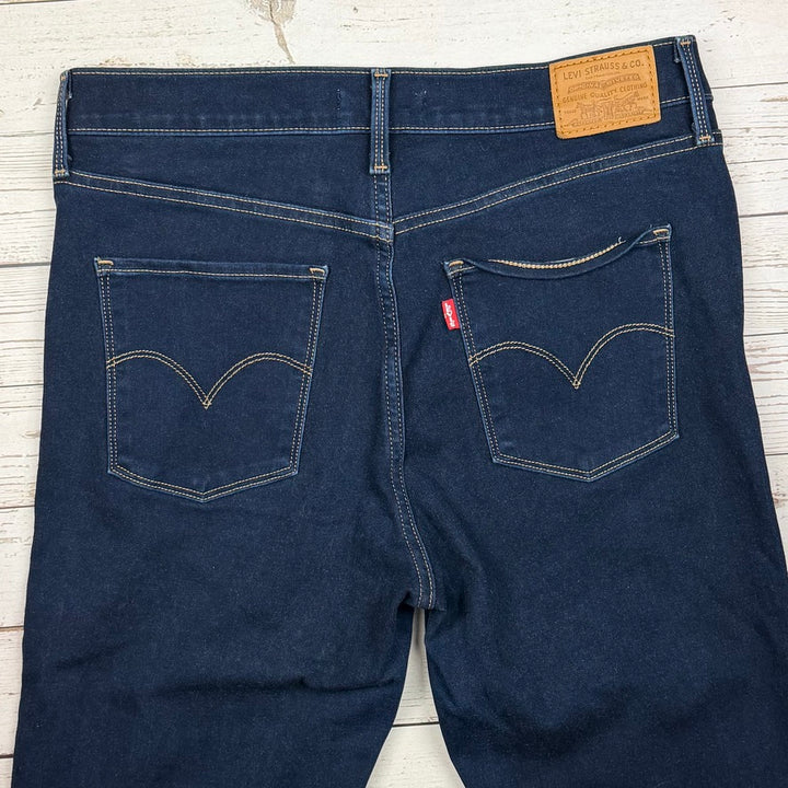 Levis Ladies 314 Shaping Straight Jeans -Size 30