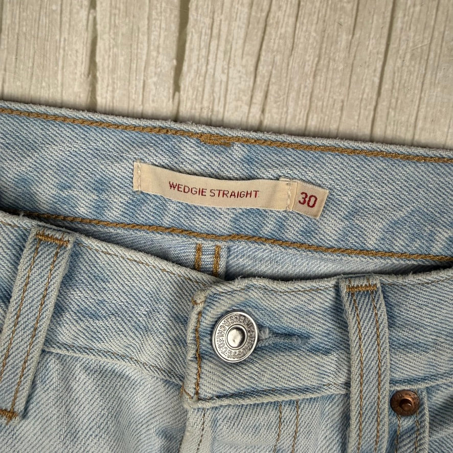 Levis ‘Wedgie Straight’ Ladies Button Fly Denim Jeans   - Size 30