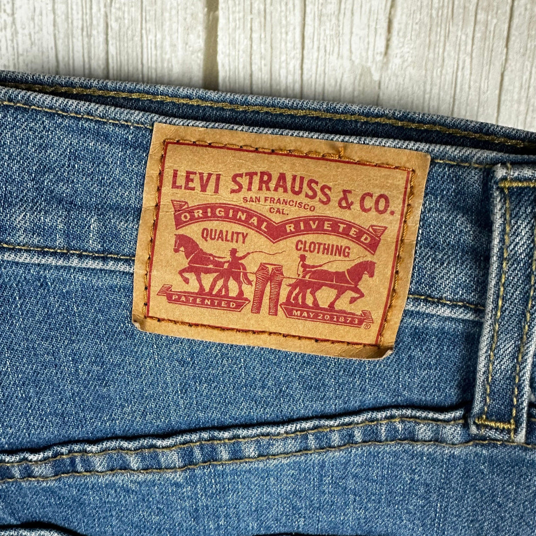 Levis Ladies ‘High Waisted Mom Jeans'  - Size 28