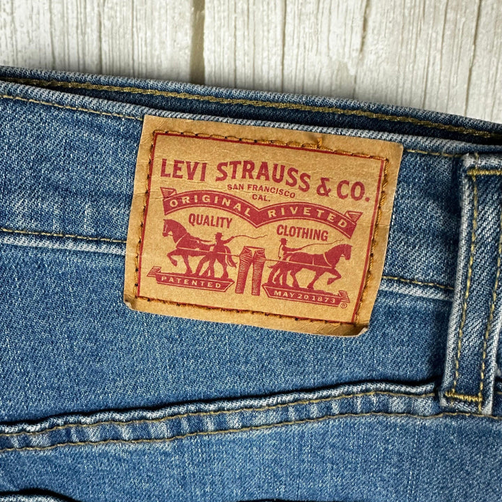 Levis Ladies ‘High Waisted Mom Jeans'  - Size 28