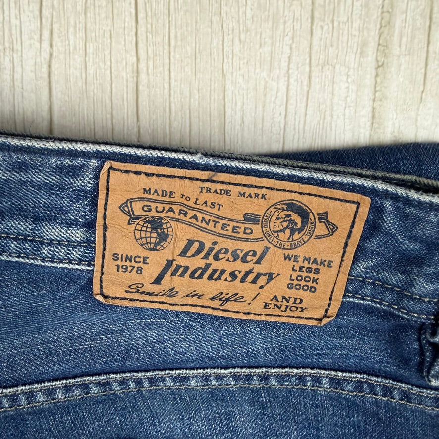 Diesel 'Larkee' Denim Regular Straight Jeans -Size 34/32