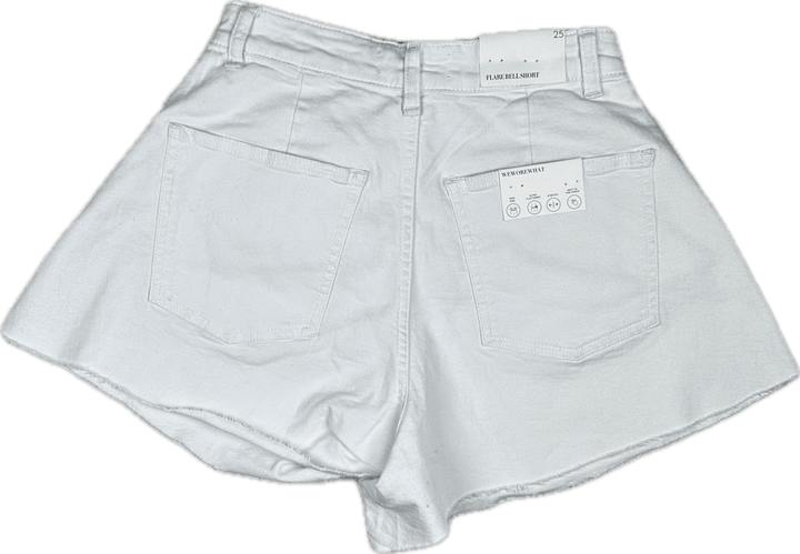 NWT - WhoWoreWhat White 'Flare Bell Short' - Size 25" - Jean Pool