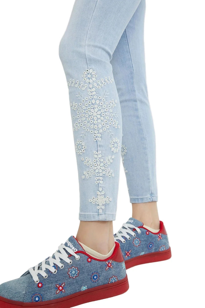 NWT- Desigual Embroidered Ladies Skinny Jeans- Size 24