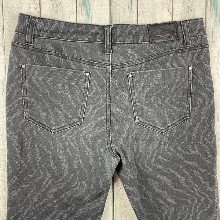 DKNY 'Jegging' Tiger Print Stretch Jeans- Size 12 - Jean Pool