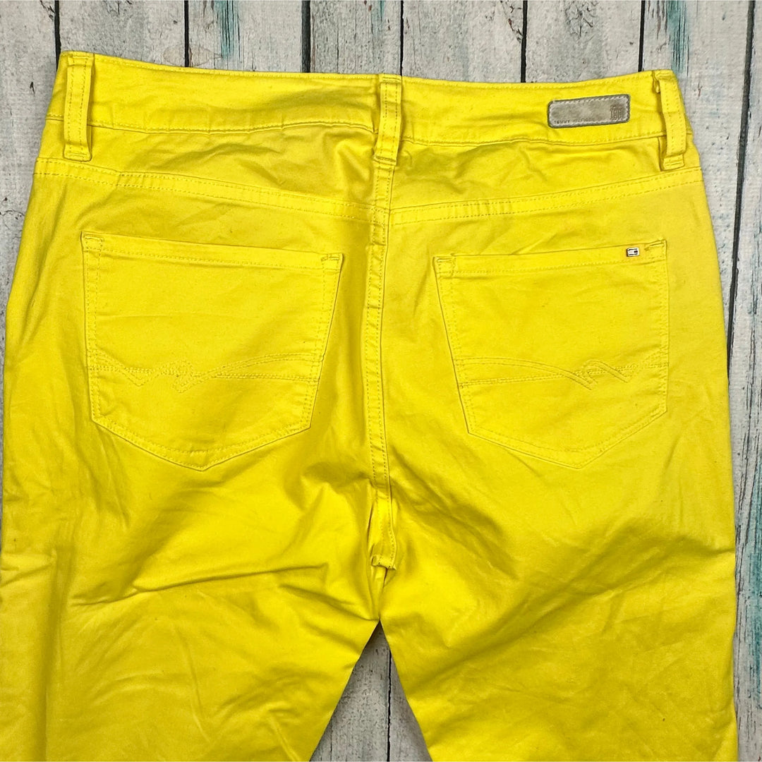 Tommy Hilfiger Stretch Yellow Ankle Zip Jeans - Size 28 - Jean Pool