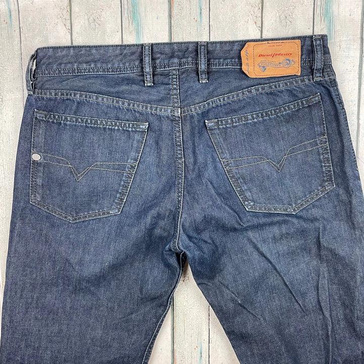 Diesel 'Waykee' Denim Regular Straight Fit Jeans -Size 32/32 - Jean Pool